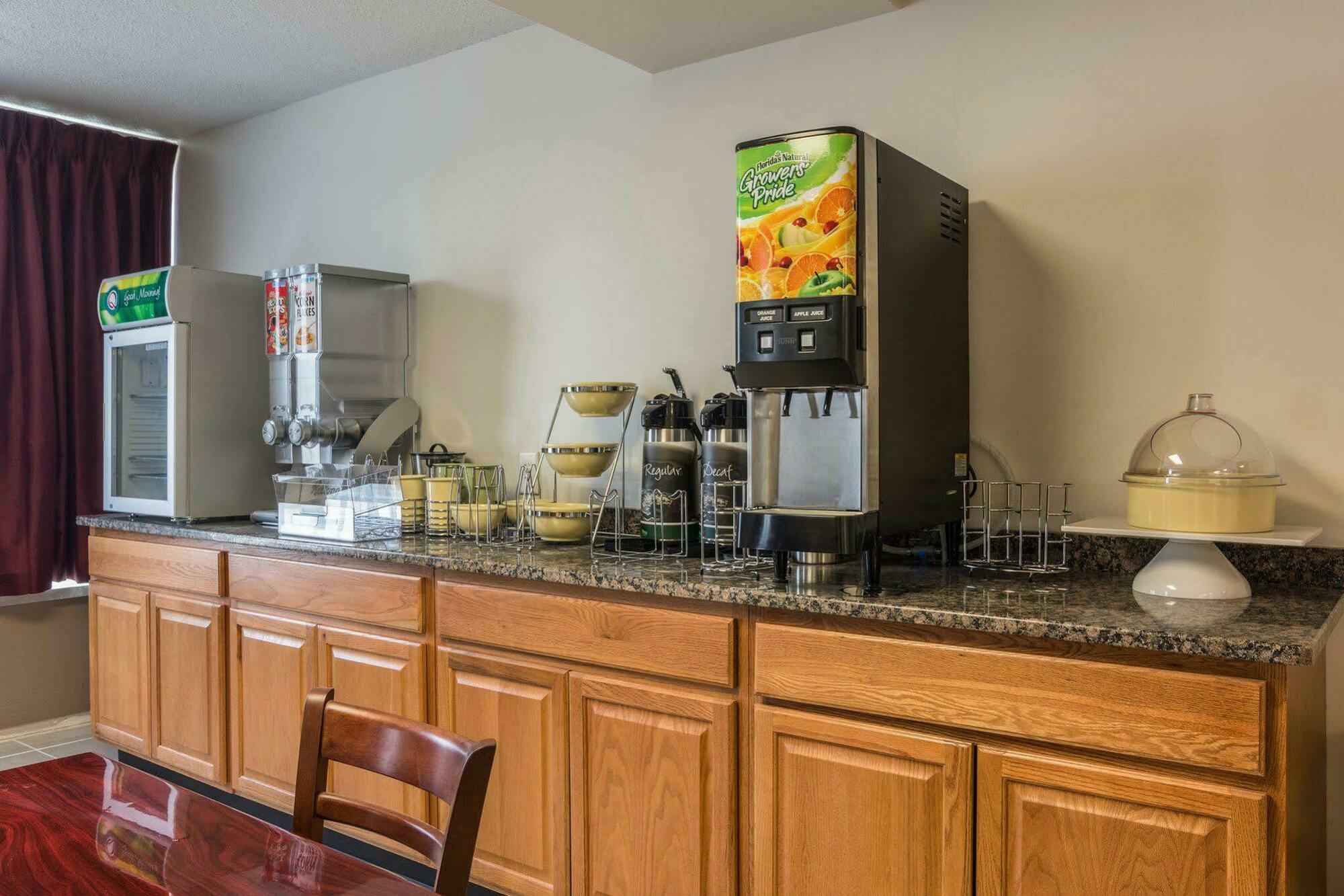 College Park Days Inn By Wyndham Hartsfield Jackson Atlanta Airport West מראה חיצוני תמונה