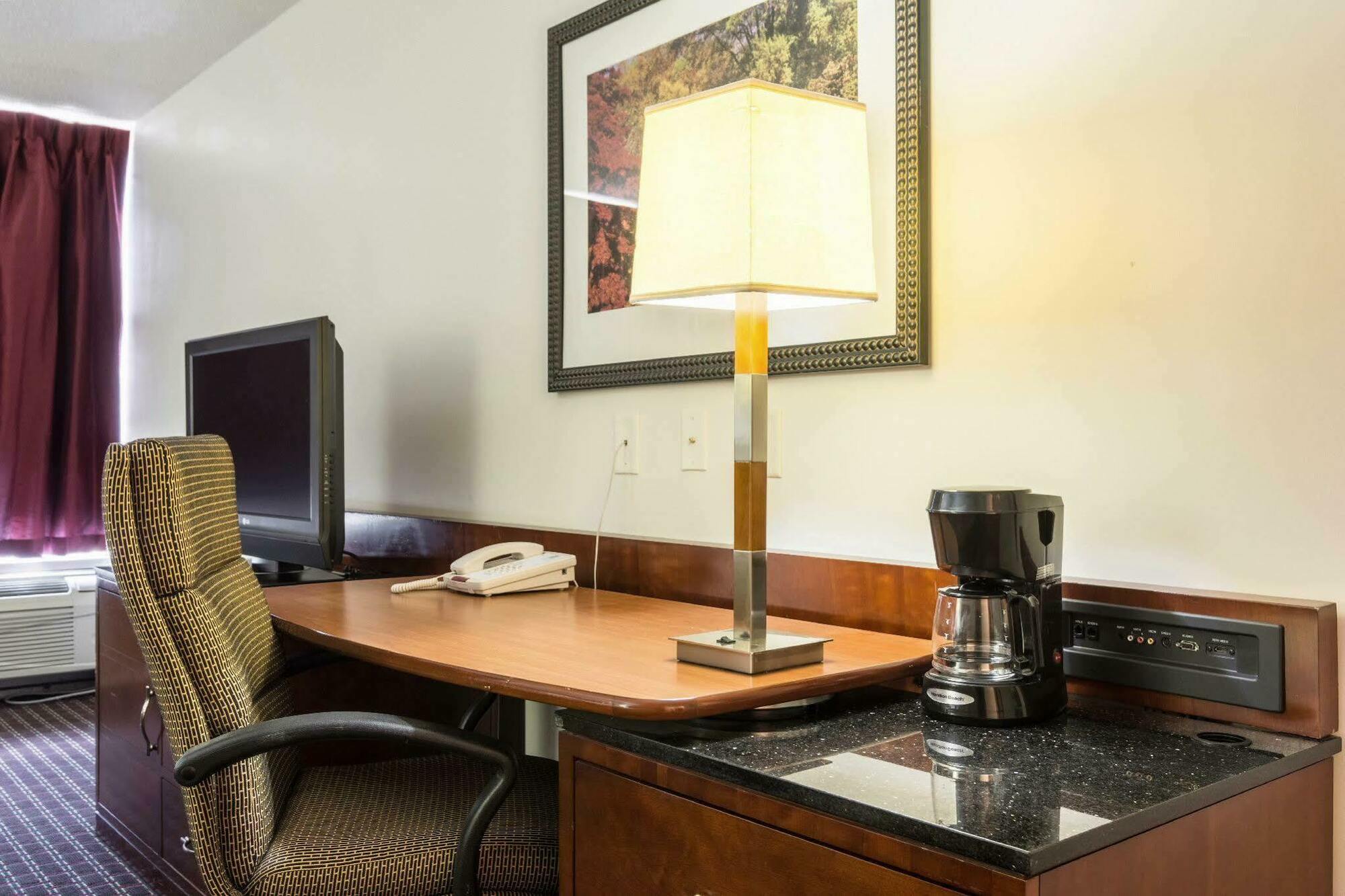 College Park Days Inn By Wyndham Hartsfield Jackson Atlanta Airport West מראה חיצוני תמונה
