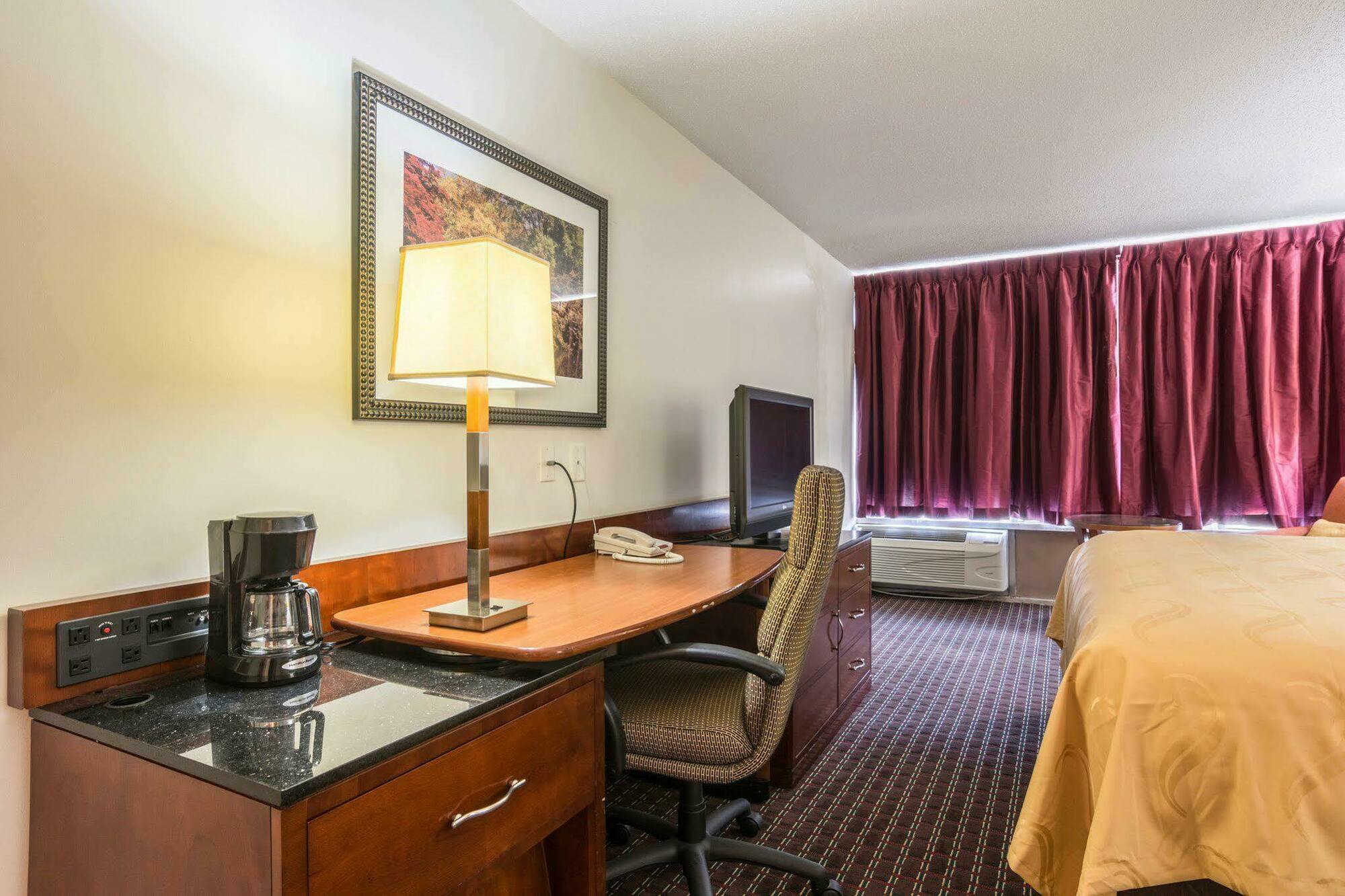 College Park Days Inn By Wyndham Hartsfield Jackson Atlanta Airport West מראה חיצוני תמונה