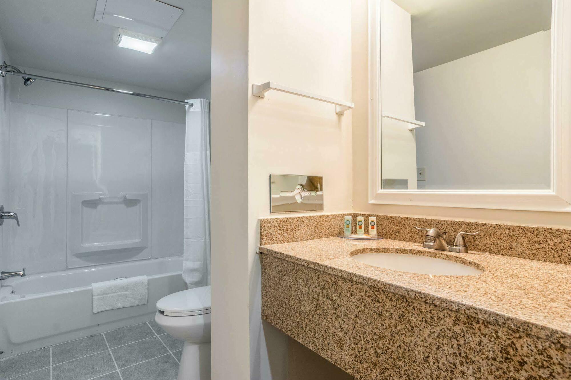 College Park Days Inn By Wyndham Hartsfield Jackson Atlanta Airport West מראה חיצוני תמונה
